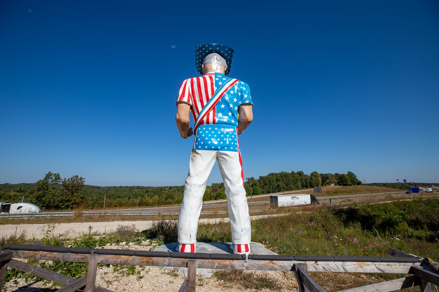 Mega Mayor Muffler Man in Uranus, Missouri - Route 66 Roadside Attraction