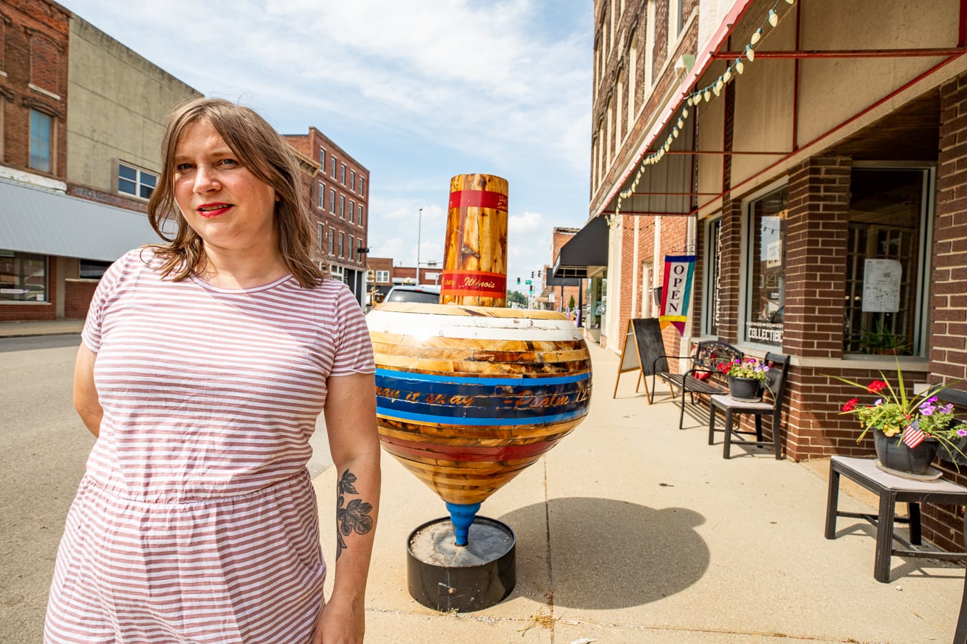 Big Spinning Top in Casey, Illinois roadside attraction