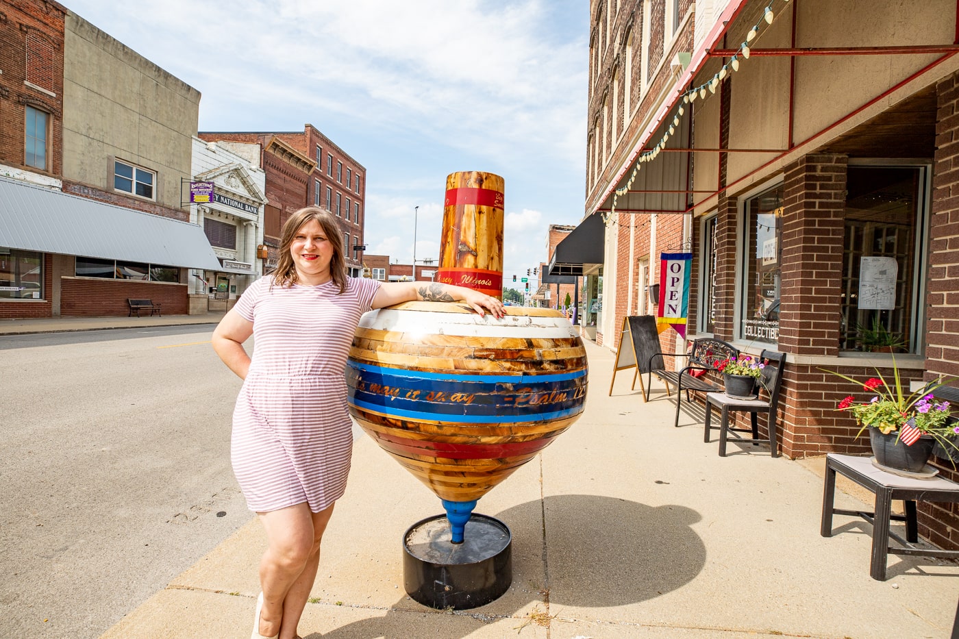 Big Spinning Top in Casey, Illinois roadside attraction