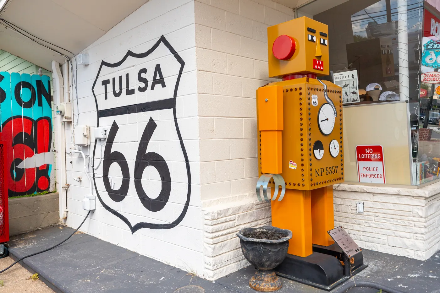 Lilliput Robots on 66 at Buck Atom's Cosmic Curios on Route 66 in Tulsa, Oklahoma