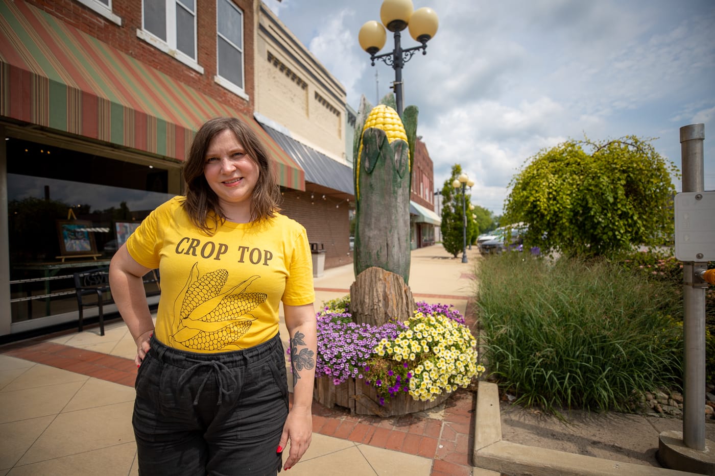 Road Trip Puns - Crop Top Corn T shirt - Big Ear of Corn in Casey, Illinois Roadside Attraction