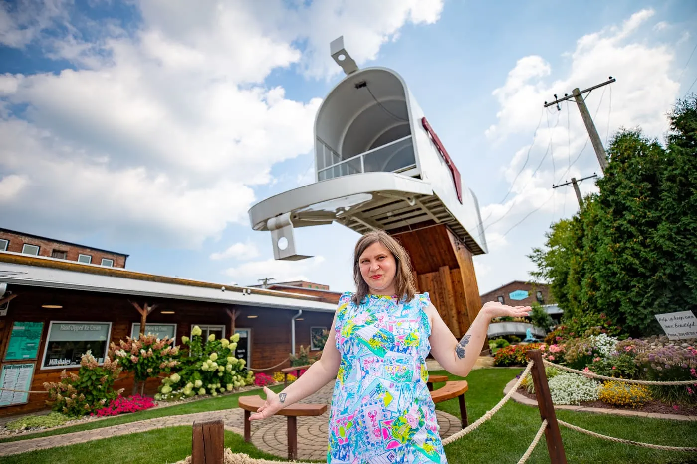 World's Largest Mailbox  in Casey, Illinois roadside attraction