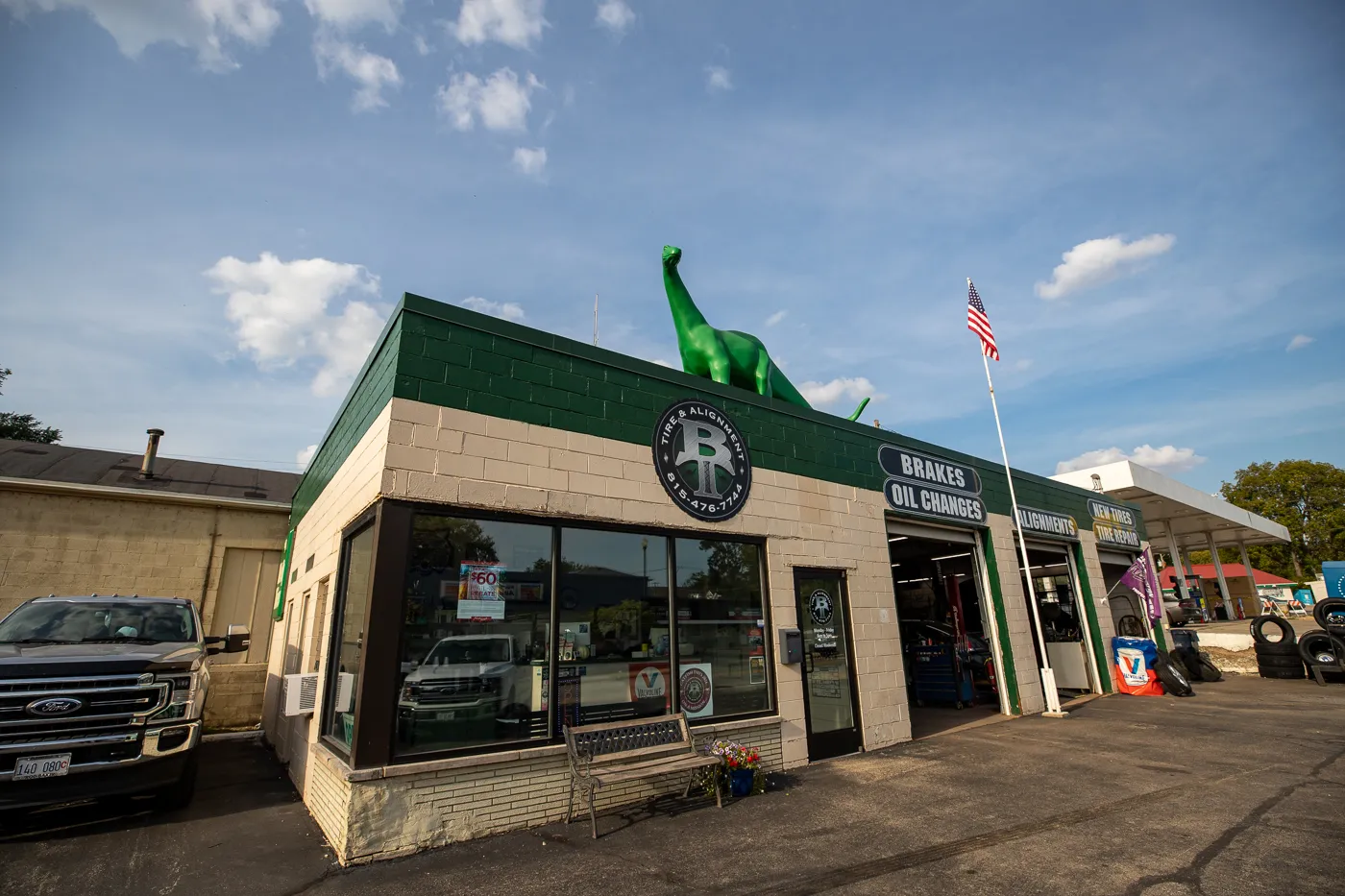 Rooftop Sinclair Dinosaur in Wilmington, Illinois