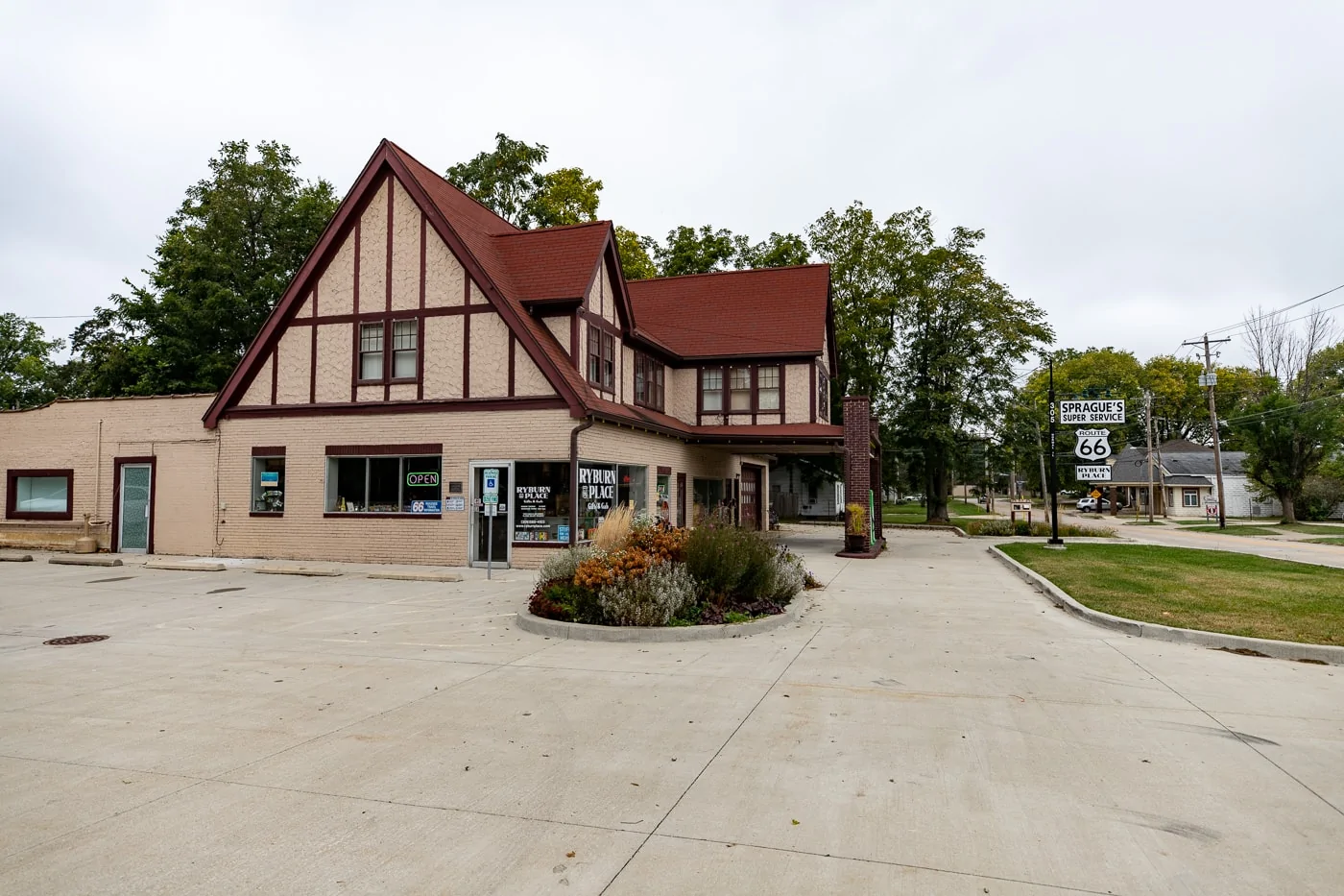 Sprague's Super Service Station in Normal, Illinois Route 66 Roadside Attraction