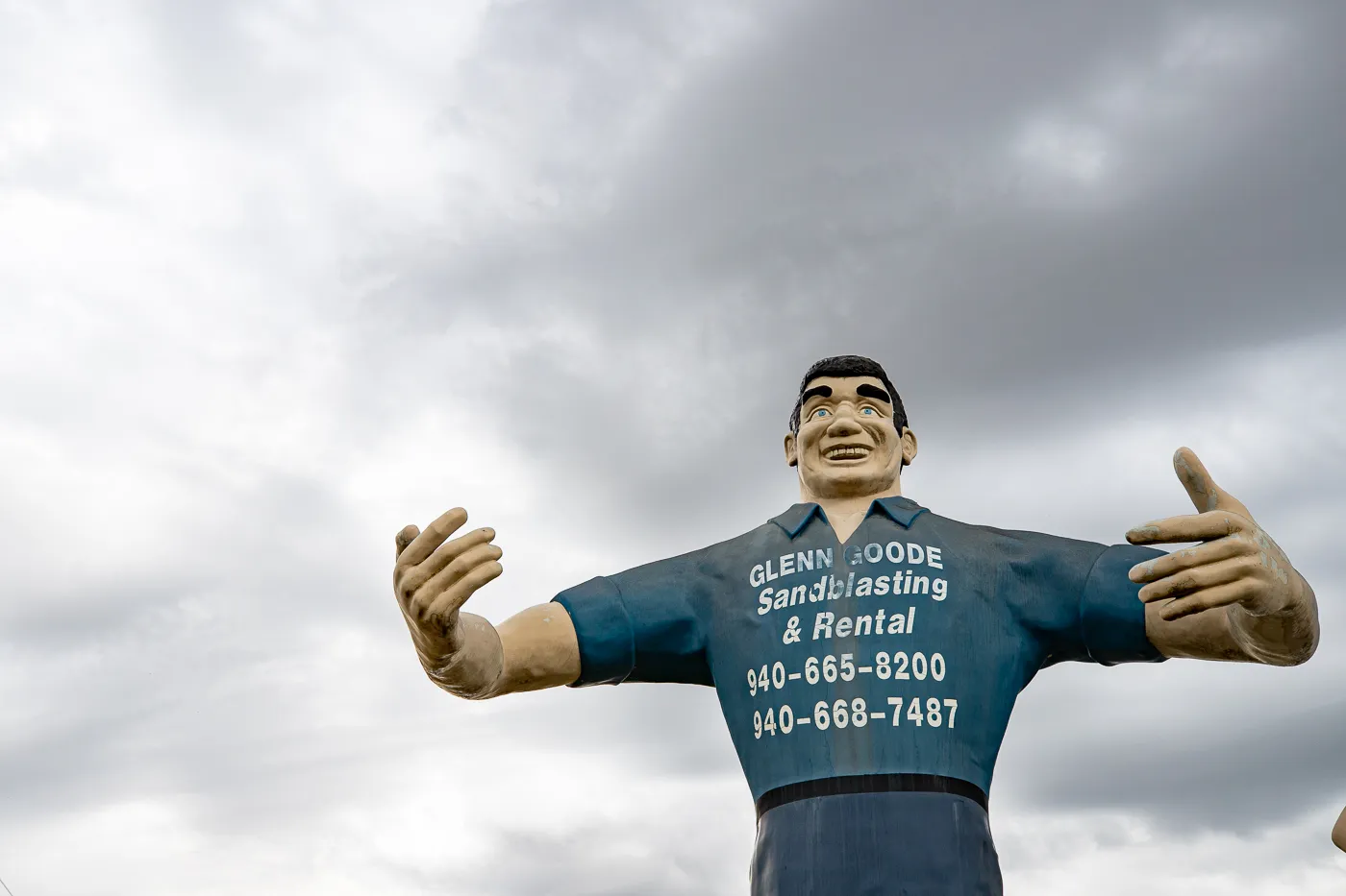 Big John Grocery Clerk at Glenn Goode's Big People in Gainesville, Texas Roadside Attraction