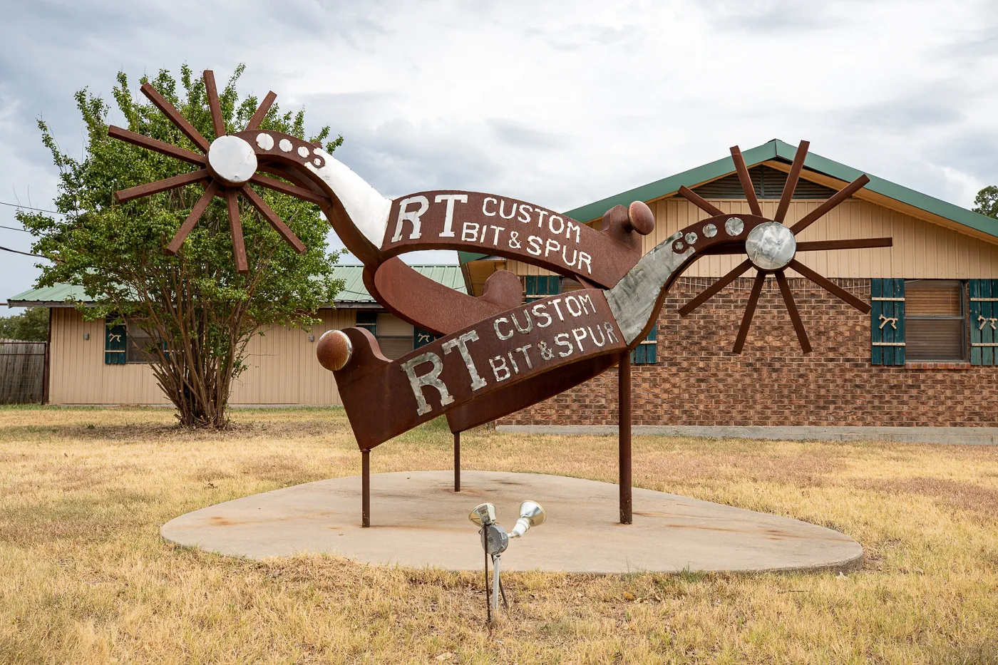 Big Spurs in Gainesville, Texas roadside attraction