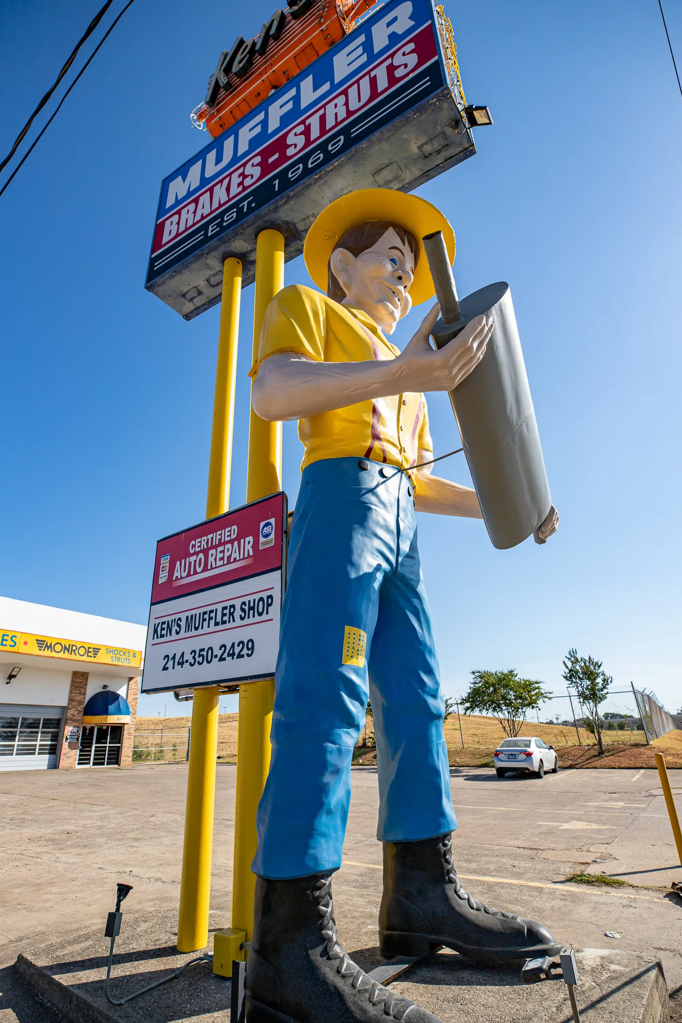 Happy Halfwit Muffler Man in Dallas, Texas