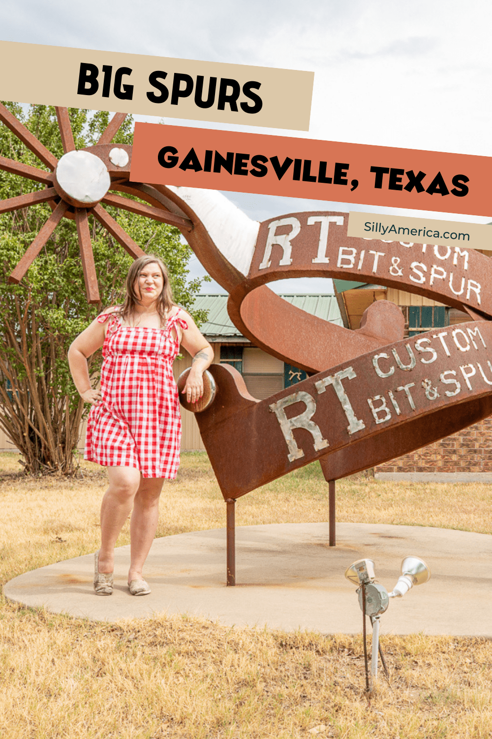 Take a SPUR of the moment day trip from Dallas and stop at this Texas roadside attraction: the Big Spurs in Gainesville, Texas. Located in a front yard, the big spurs advertise the business RT Custom Bit & Spur — and they actually spin! #Texas #TexasRoadTrip #RoadTripStop #RoadsideAttraction #RoadsideAttractions #TexasRoadsideAttraction