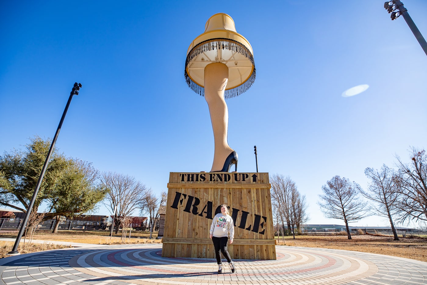 https://sillyamerica.com/blog/wp-content/uploads/2022/12/Giant-Leg-Lamp-Chickasha-Oklahoma-021-1.jpg