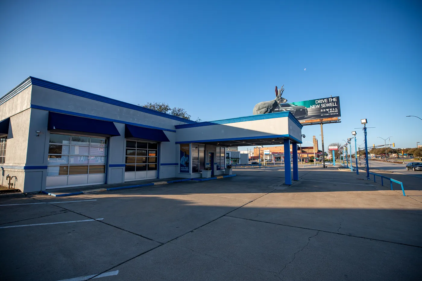 Big Jackalope on a Roof in Fort Worth, Texas Roadside Attraction