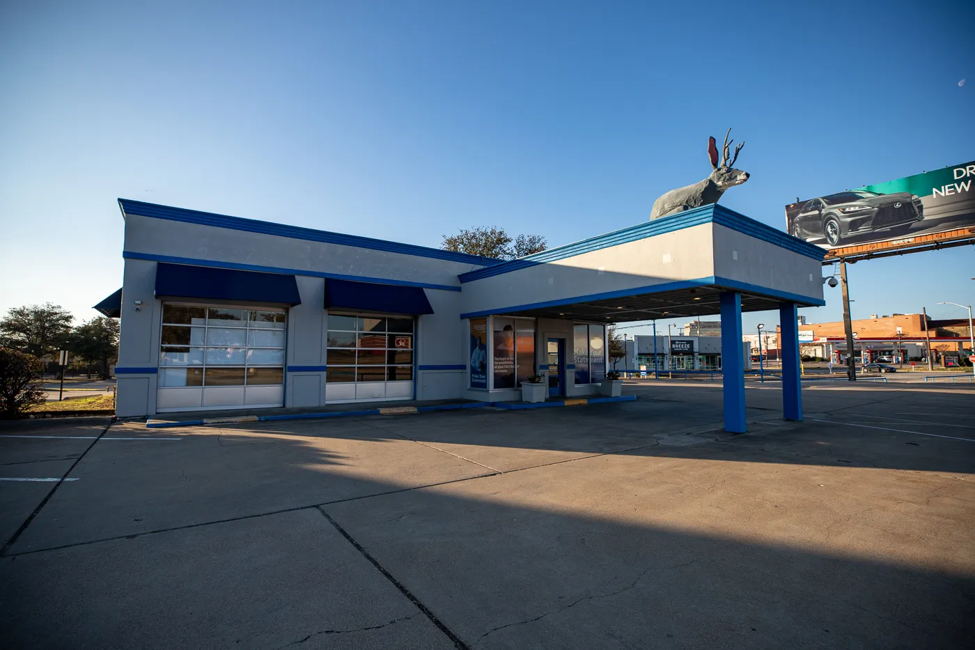 Big Jackalope on a Roof in Fort Worth, Texas Roadside Attraction