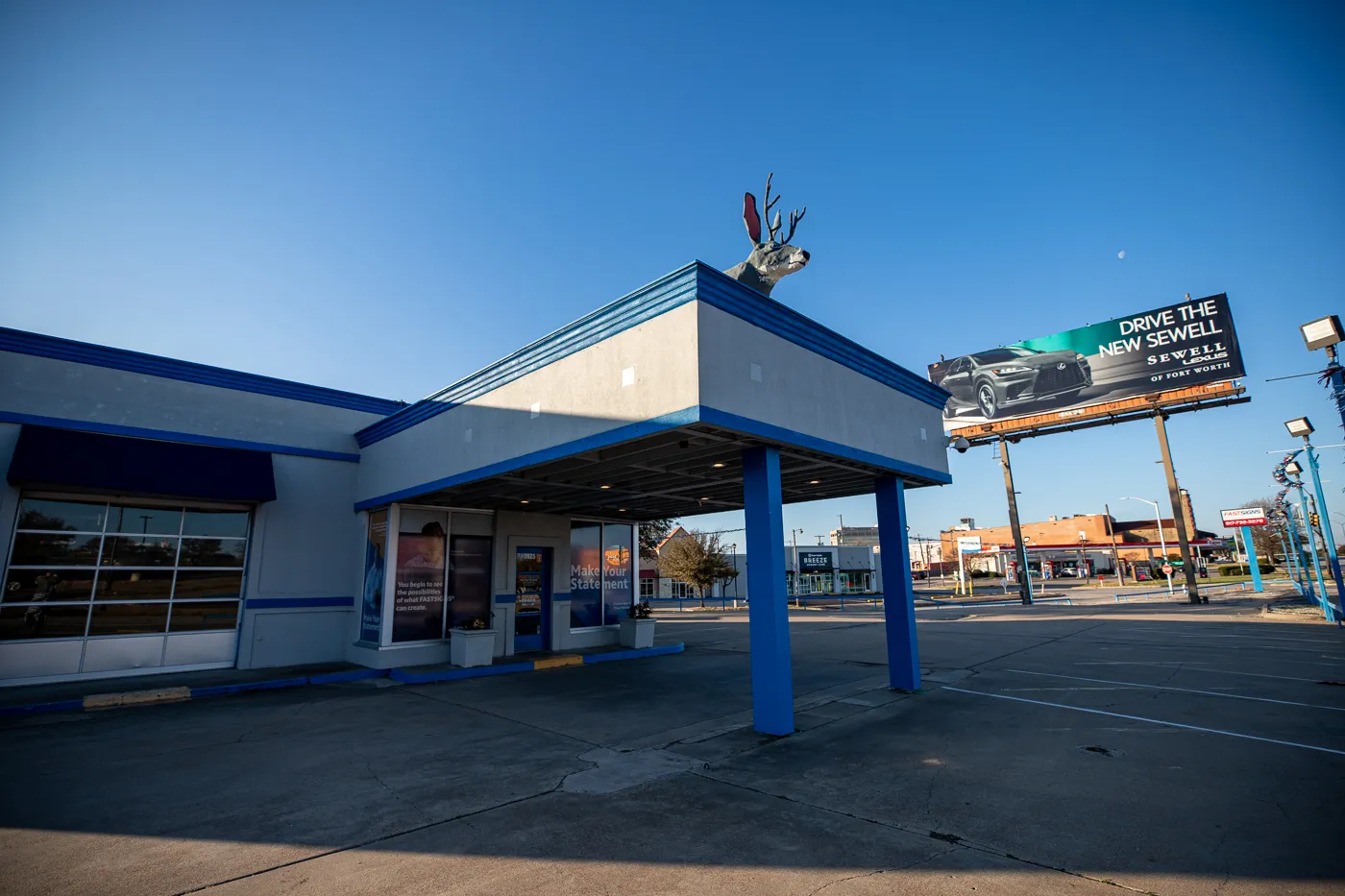 Big Jackalope on a Roof in Fort Worth, Texas Roadside Attraction