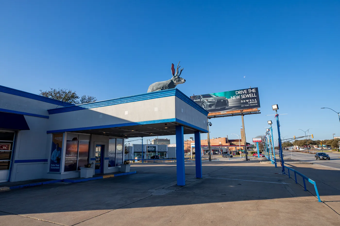 Big Jackalope on a Roof in Fort Worth, Texas Roadside Attraction