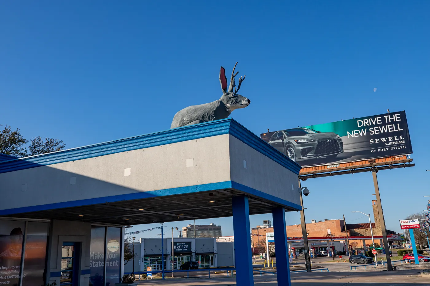 Big Jackalope on a Roof in Fort Worth, Texas Roadside Attraction