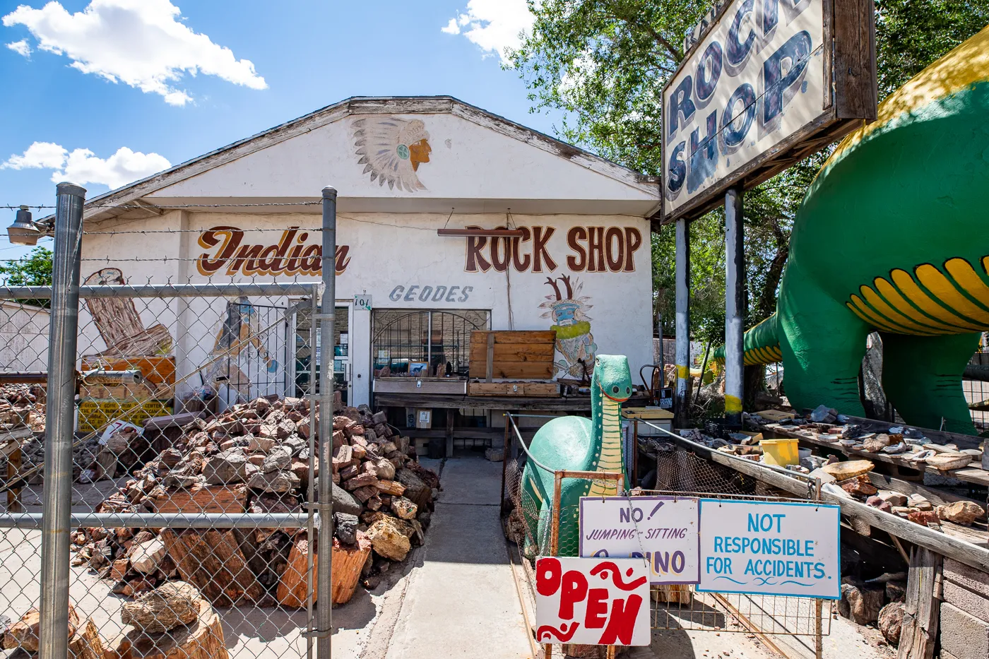 Rainbow Rock Shop Dinosaurs in Holbrook, Arizona Route 66 Roadside Attraction