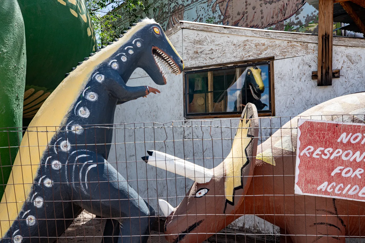 Rainbow Rock Shop Dinosaurs in Holbrook, Arizona Route 66 Roadside Attraction