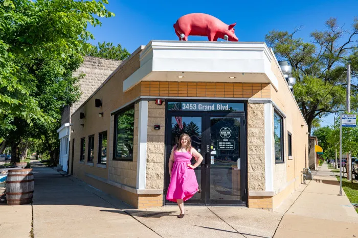 Big Red Pig at Beach Avenue BBQ in Brookfield, Illinois Roadside Attraction