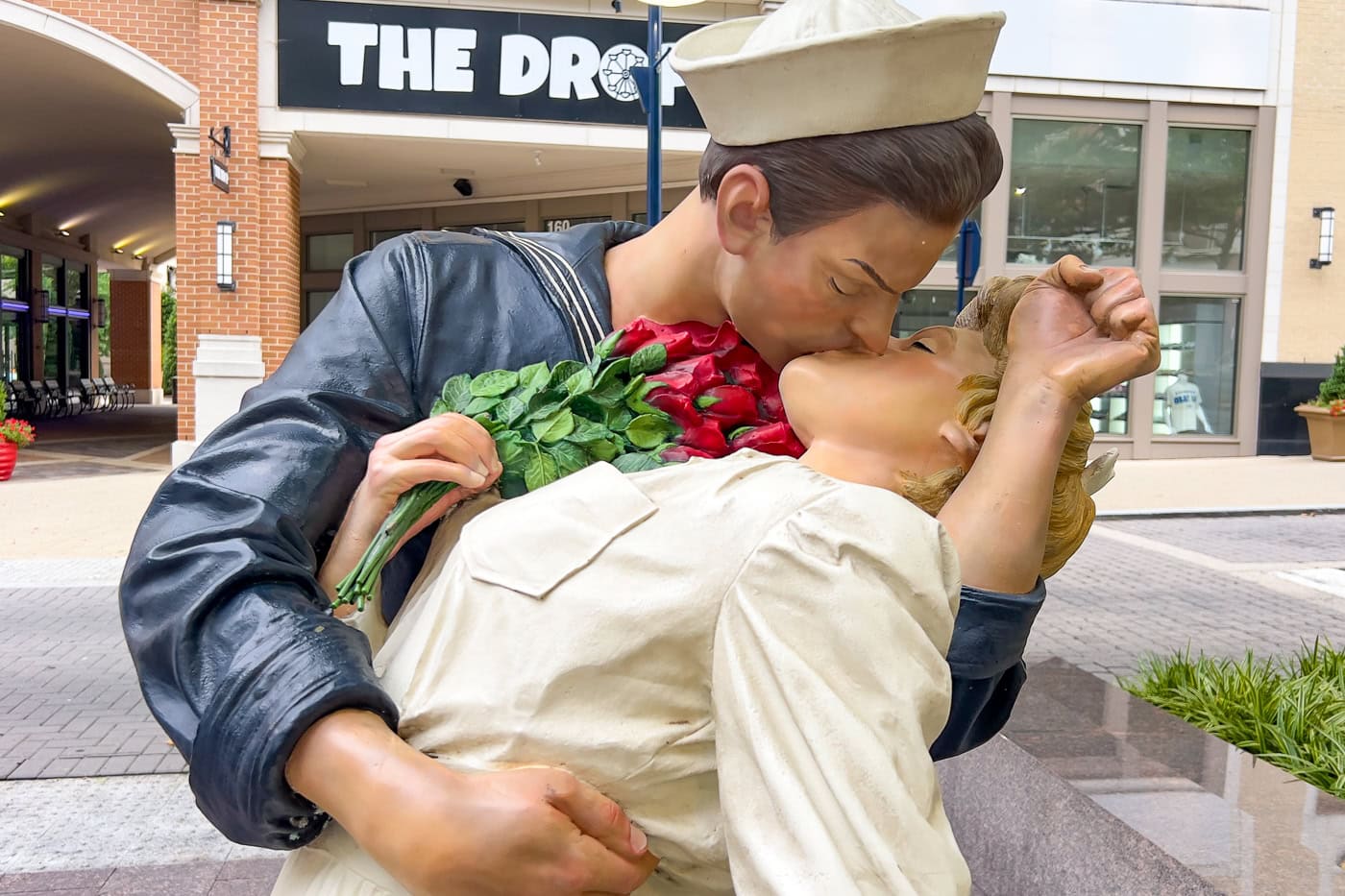 Embracing Peace (The Kiss) Sculpture in National Harbor, Maryland Roadside Attraction